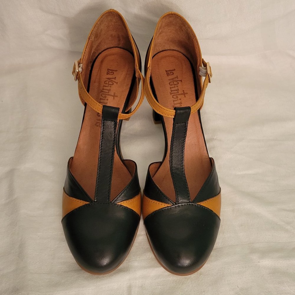 Brand New Retro Style Pumps - Picture 2 of 11
